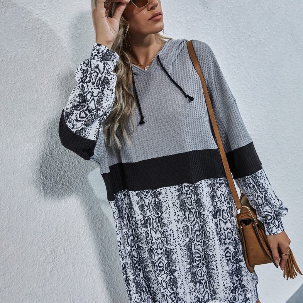 Snake skin print waffle long sleeve hooded dress - Picture 5 of 5